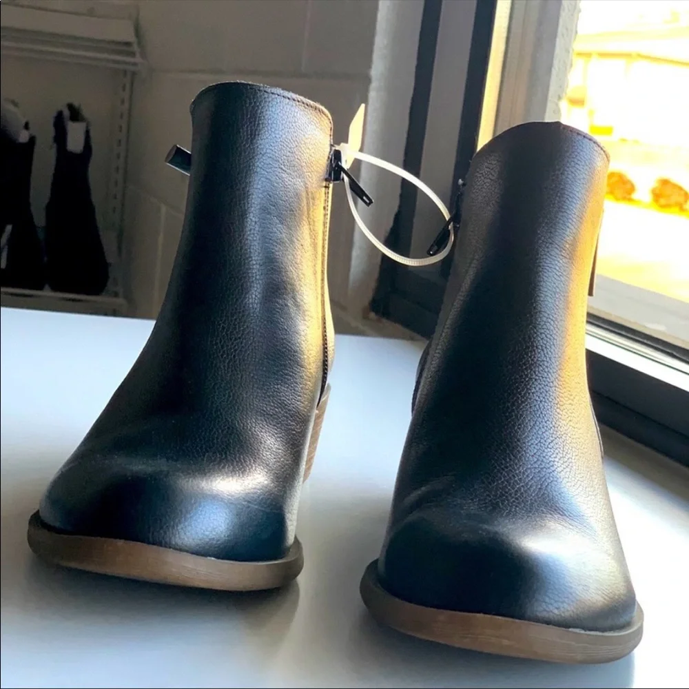Kensie Ghita Size 6.5 Black Short Ankle Leather Boots